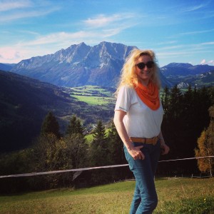 Violinist_Roswitha_at_home_Grimming_Austria_2014